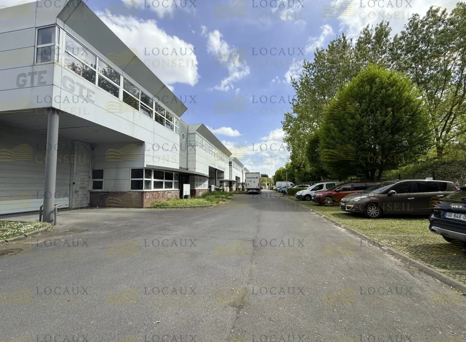 Light Industrial in Bondy to rent Primary Photo- Image 1 of 6