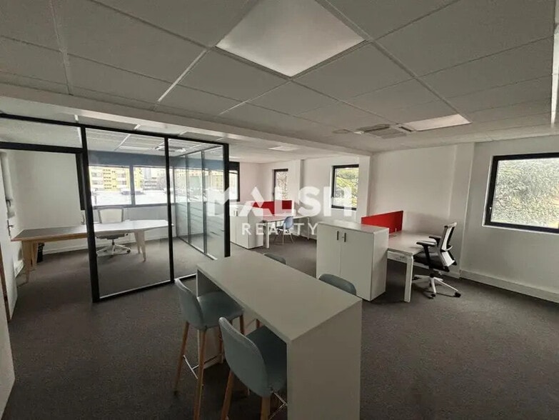 Office in Villeurbanne to rent - Interior Photo - Image 2 of 11