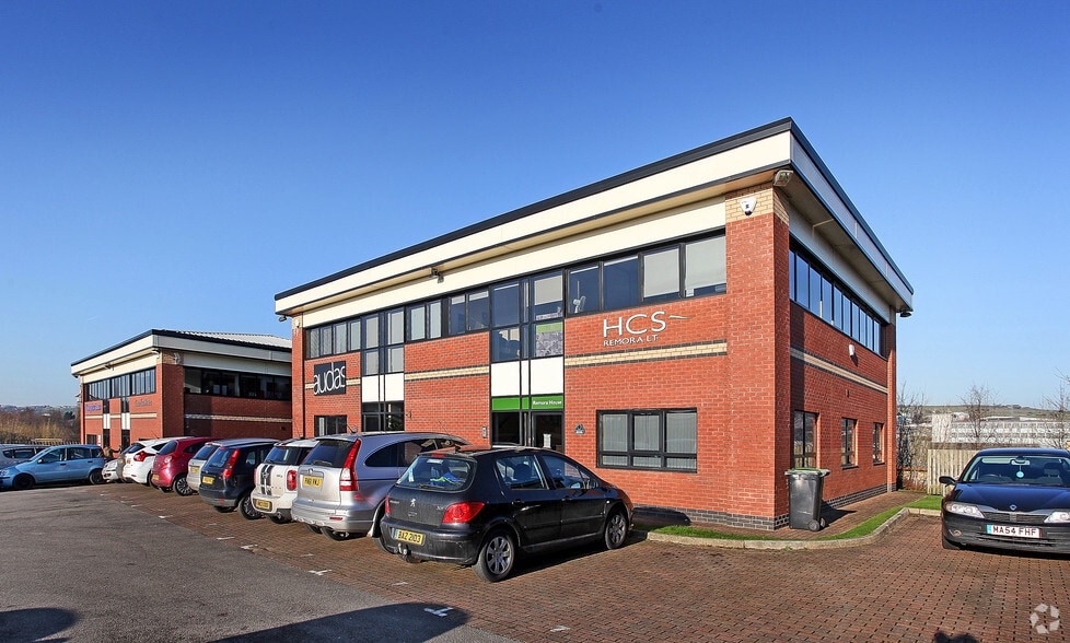 Blakewater Rd, Blackburn to rent - Building Photo - Image 2 of 3