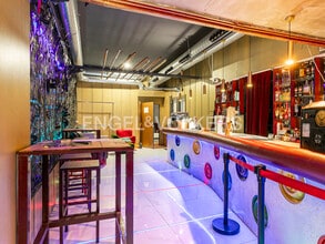 Retail in Barcelona, Barcelona to rent Interior Photo- Image 2 of 33
