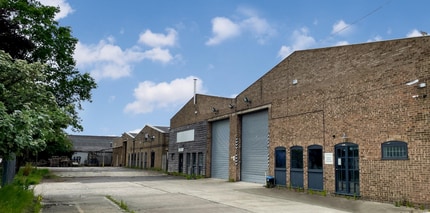 Black Bourton Rd, Carterton to rent Building Photo- Image 1 of 3