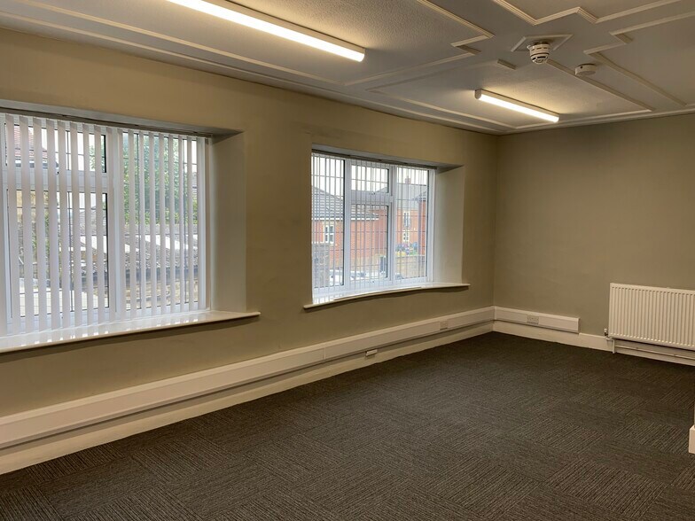 310 Sandygate Rd, Sheffield for rent - Interior Photo - Image 2 of 7