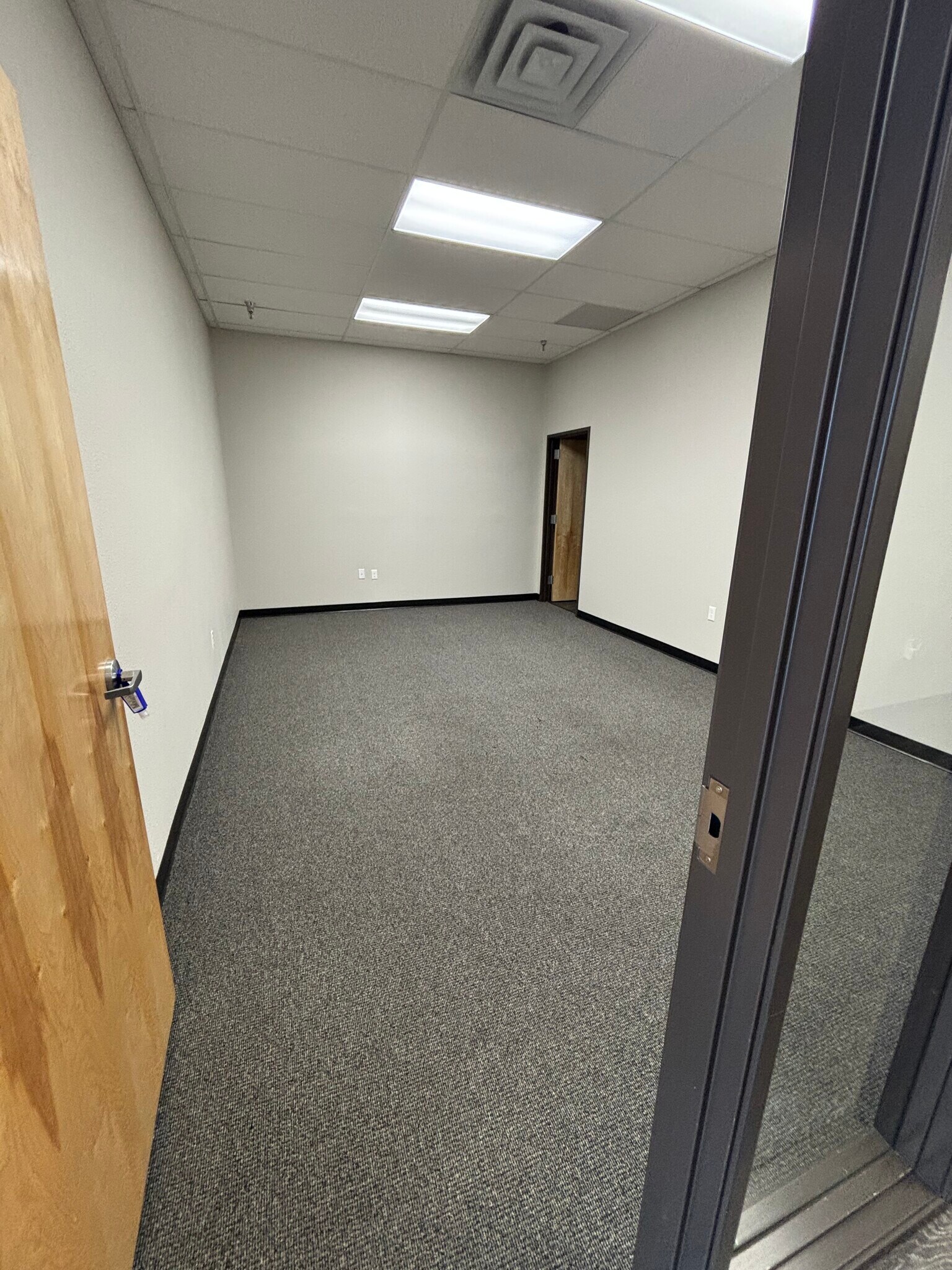 3301 Menaul Blvd NE, Albuquerque, NM to rent Building Photo- Image 1 of 3