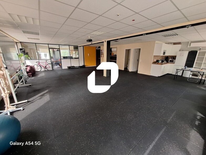 Office in Boulogne-Billancourt to rent - Building Photo - Image 3 of 6