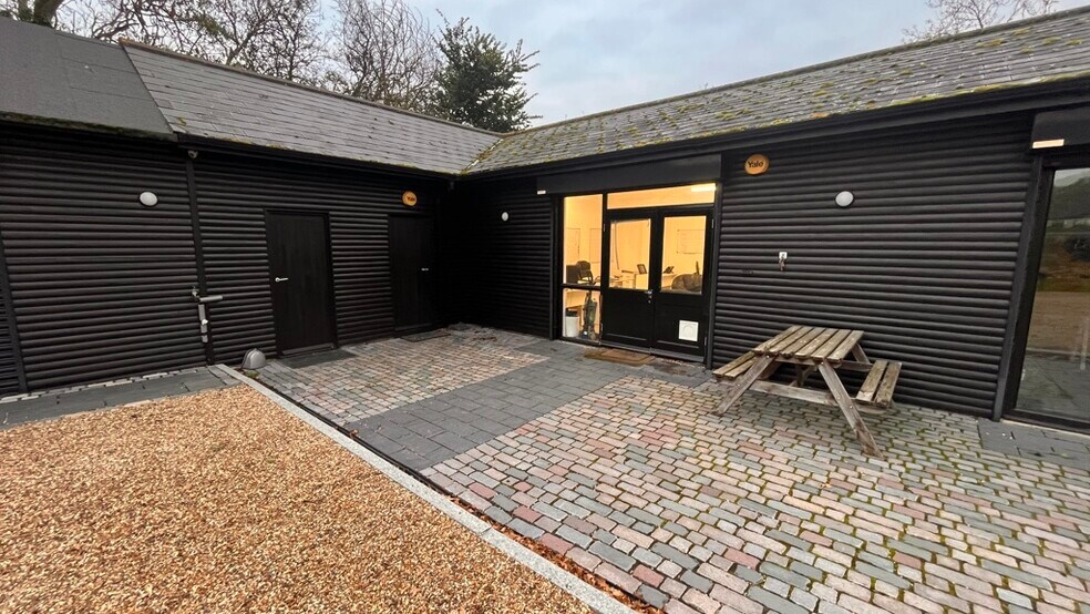 Dunnings Ln, Upminster for rent - Building Photo - Image 1 of 1