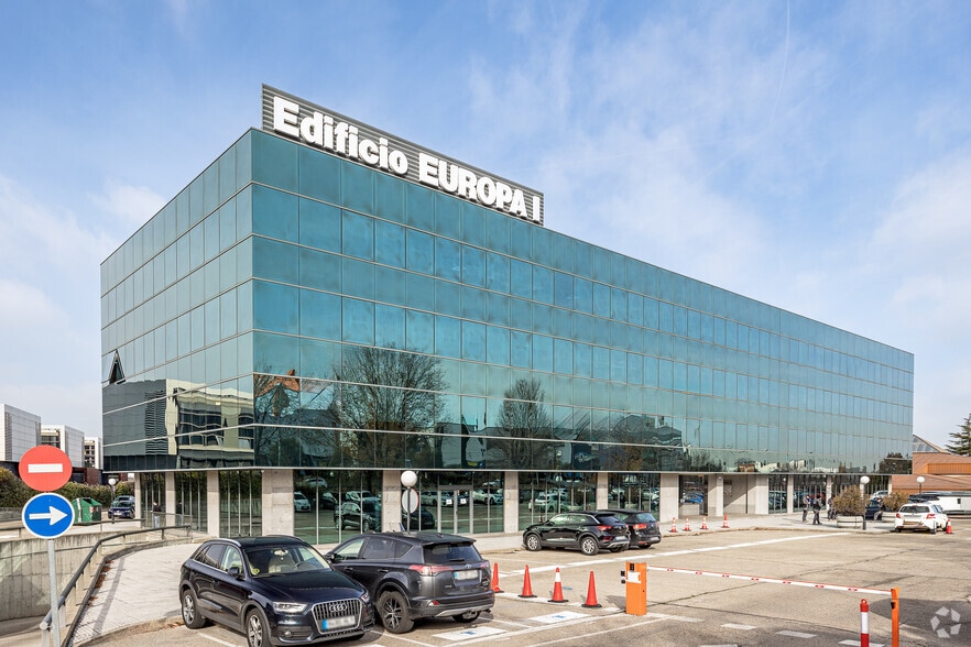 Avenida de Fuencarral, 24, Alcobendas, Madrid to rent - Building Photo - Image 1 of 3