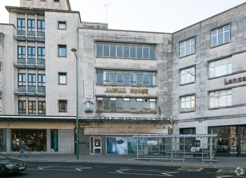 10 Derrys Cross, Plymouth to rent - Building Photo - Image 2 of 4