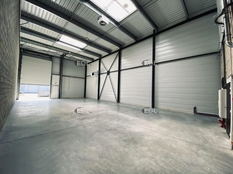 Light Industrial in Marignane for sale - Building Photo - Image 3 of 7