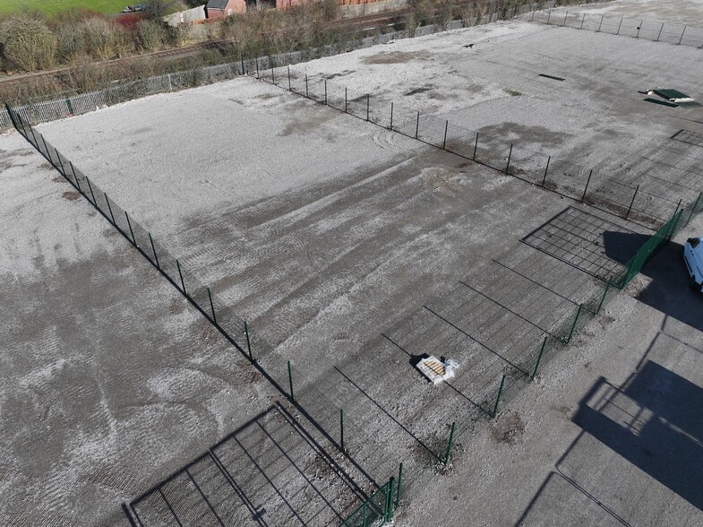 Gateway 100, Widnes to rent - Building Photo - Image 2 of 4