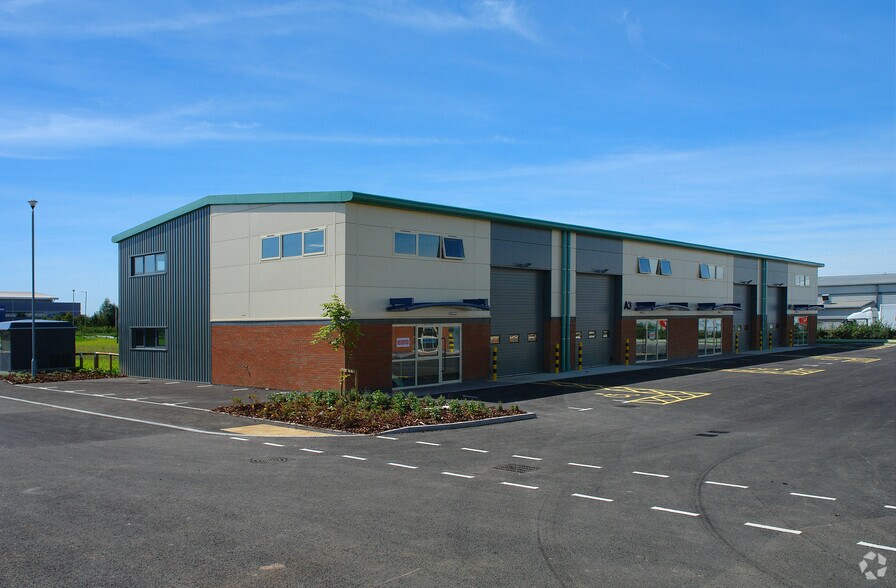 Hampton Park W, Melksham for sale - Primary Photo - Image 1 of 1