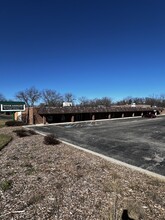 300 Peterson Rd, Libertyville, IL for rent Building Photo- Image 1 of 6