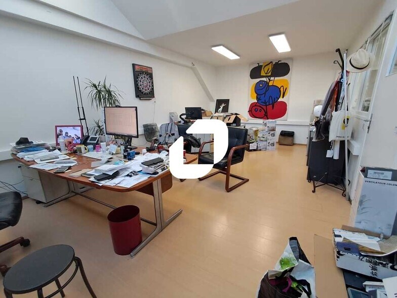 Office in Montrouge to rent - Interior Photo - Image 1 of 8