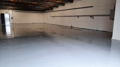 Spring Road Industrial Estate Lanesfield Drive, Wolverhampton to rent Interior Photo- Image 2 of 9