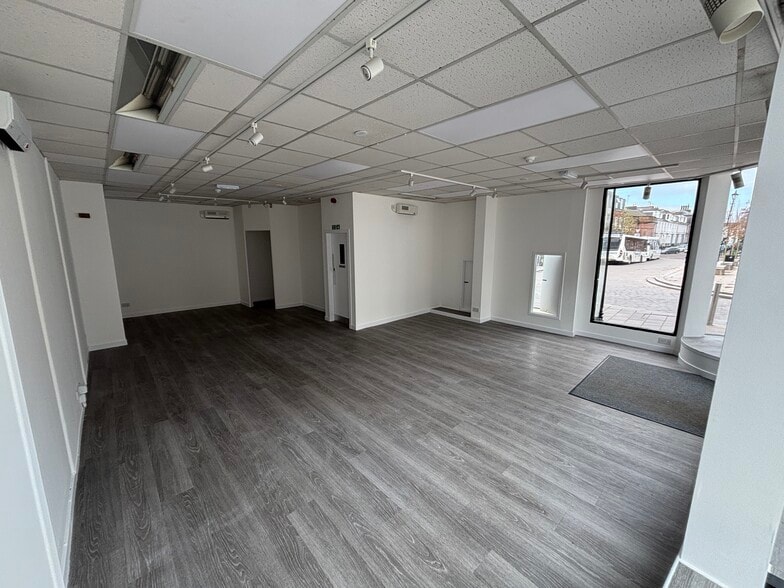 197 High St, Dumfries to rent - Building Photo - Image 3 of 5