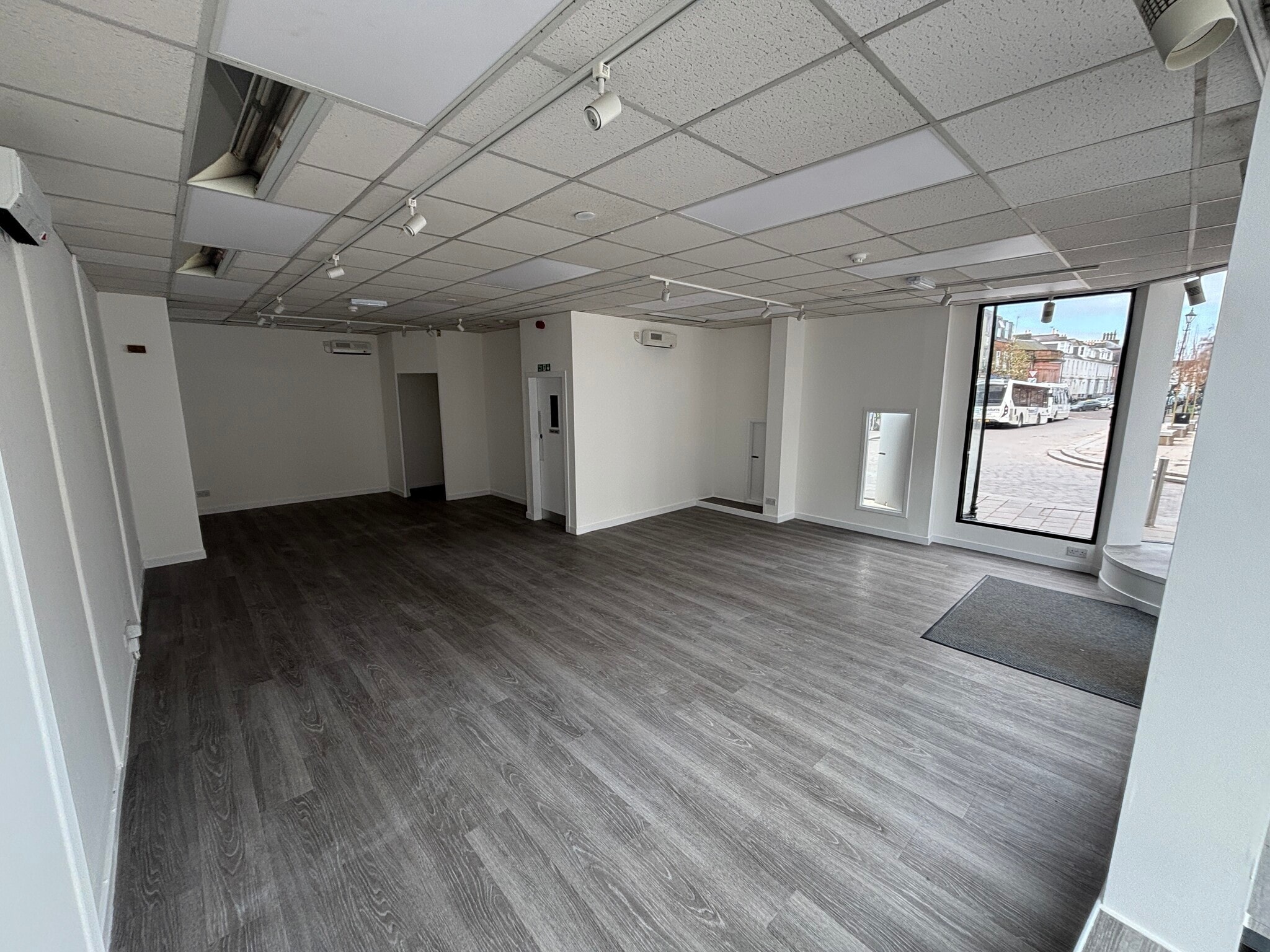 197 High St, Dumfries to rent Interior Photo- Image 1 of 3