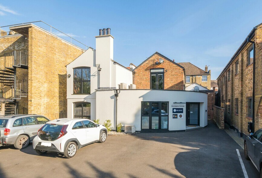 1 Bury Ln, Rickmansworth for sale - Building Photo - Image 1 of 1