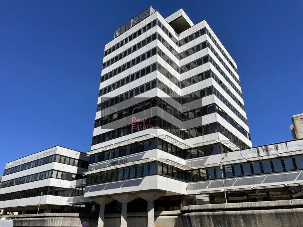 Location Bureaux 660 m² - Photo 1