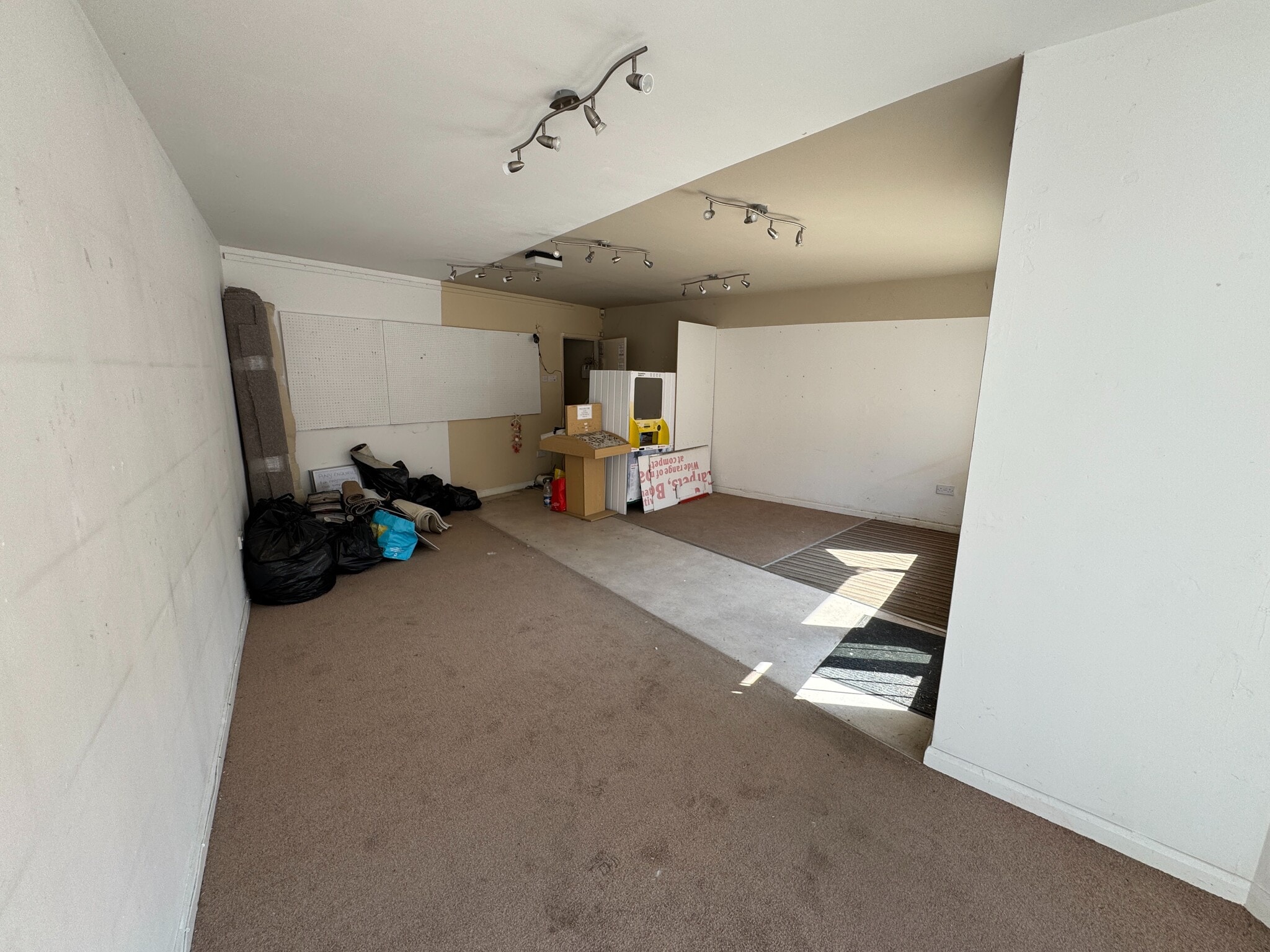 157 Queen St, Withernsea to rent Building Photo- Image 1 of 6