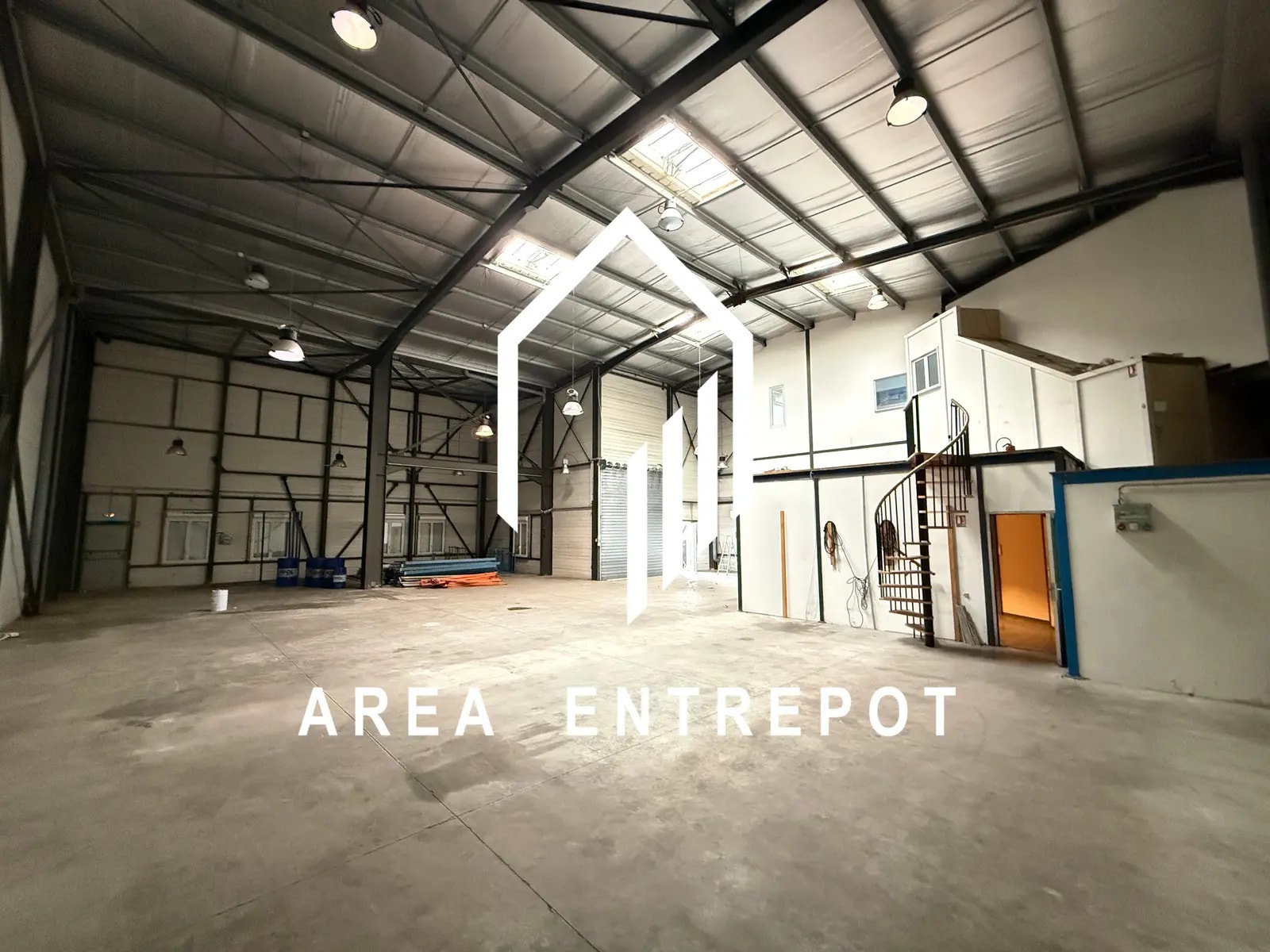 Industrial in Aubagne to rent Building Photo- Image 1 of 9