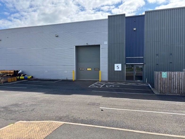 Kingsway, Rochdale to rent - Building Photo - Image 2 of 4