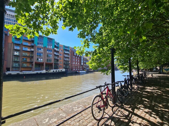 More details for 9 Queen Sq, Bristol - Office to Rent