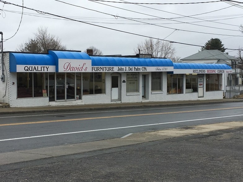 1726 Smith St, North Providence, RI for sale - Primary Photo - Image 1 of 1