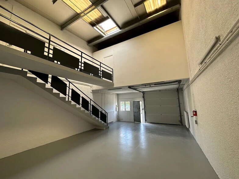 17 Rue Alfred De Musset, Savigny-le-Temple to rent - Interior Photo - Image 2 of 8