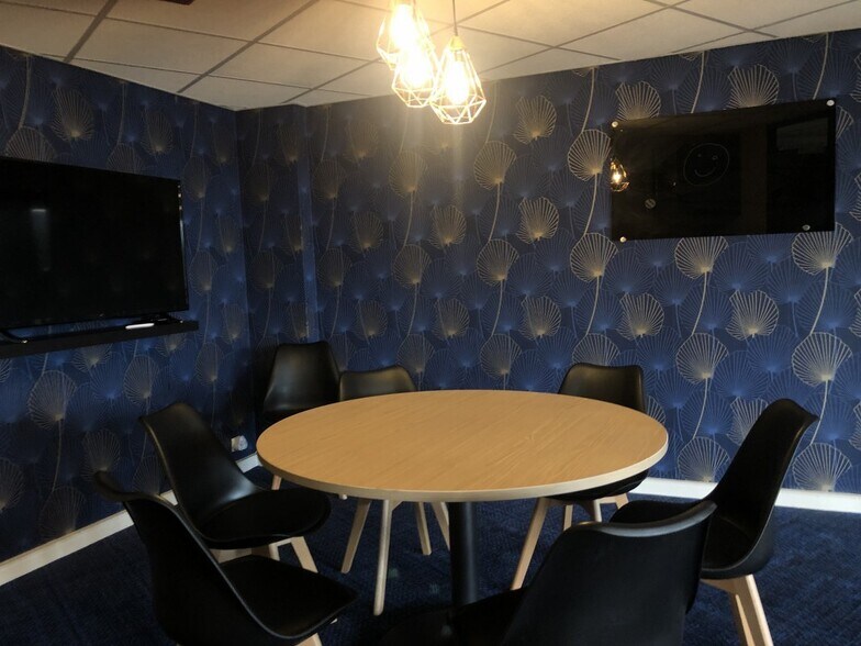 Office in Saint-Cloud to rent - Interior Photo - Image 3 of 4
