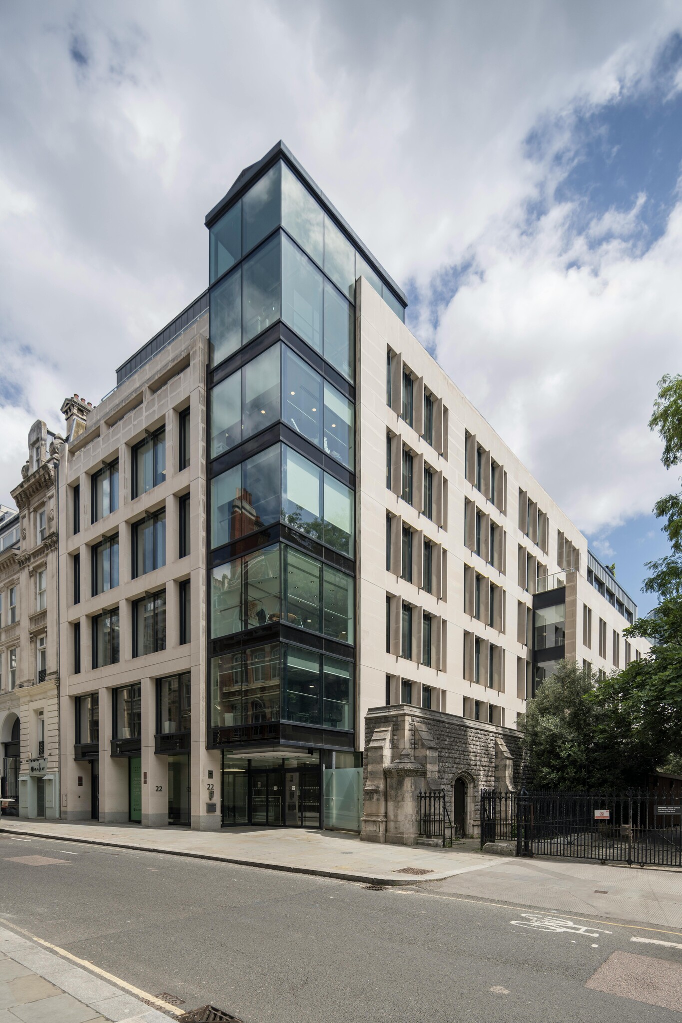 22 Chancery Ln, London to rent Building Photo- Image 1 of 11