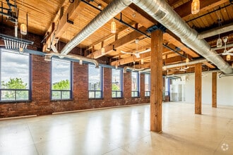 364-424 Rue Guy E, Montréal, QC to rent Interior Photo- Image 2 of 4