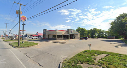 1712 N Morley St, Moberly, MO for rent Primary Photo- Image 1 of 2