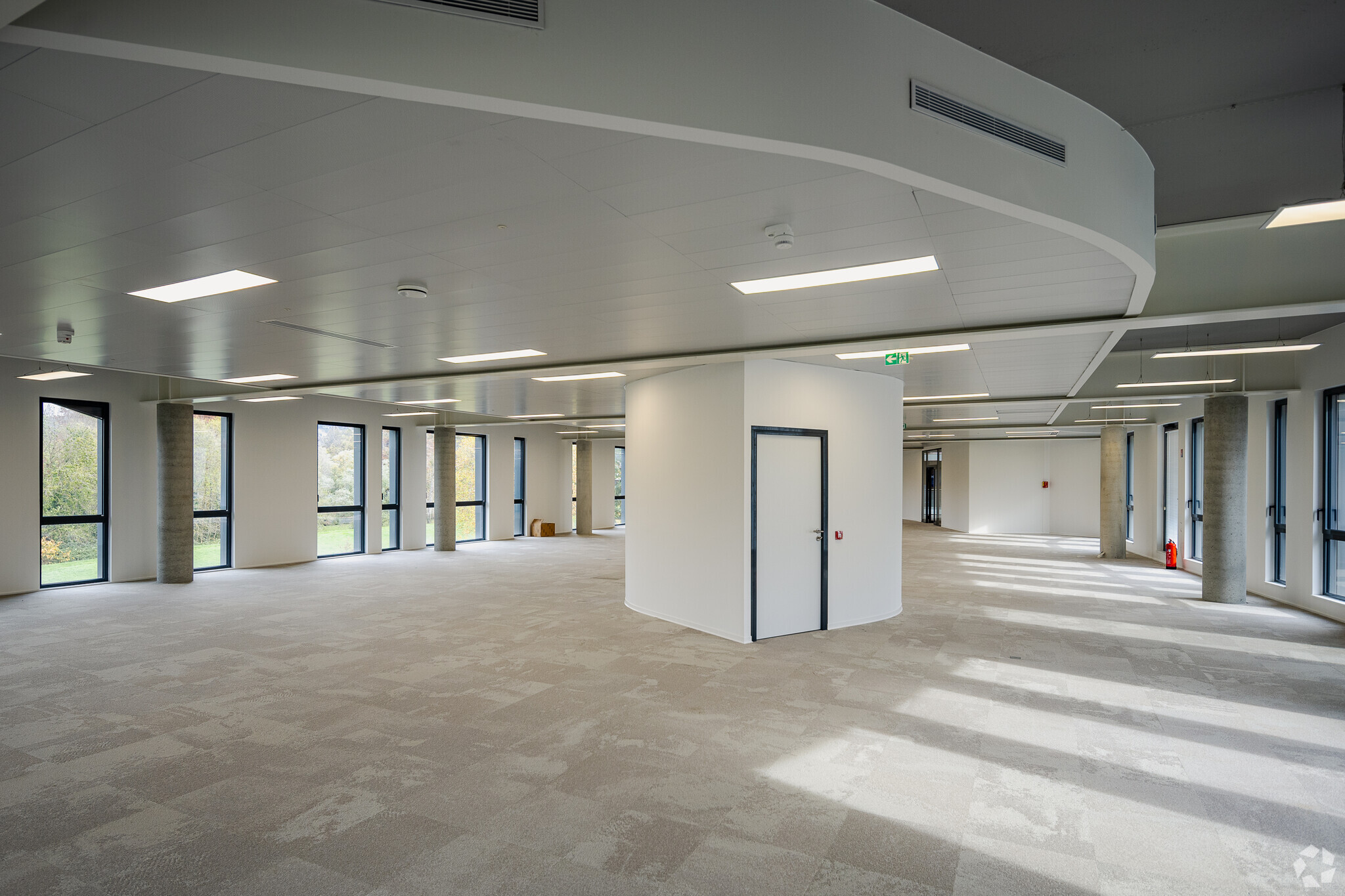 Rue Sans Souci, Limonest to rent Interior Photo- Image 1 of 6