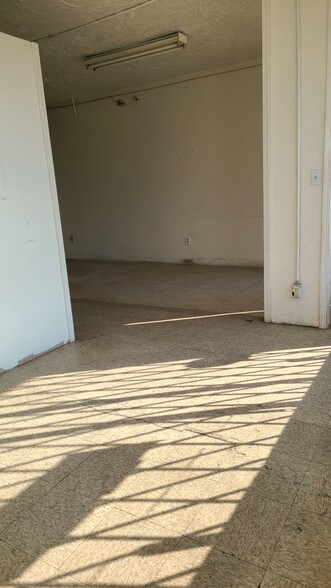 1005 Cecil Ave, Delano, CA for rent - Interior Photo - Image 3 of 4