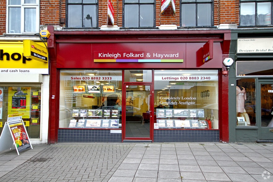 83 Chase Side, London to rent - Building Photo - Image 2 of 3