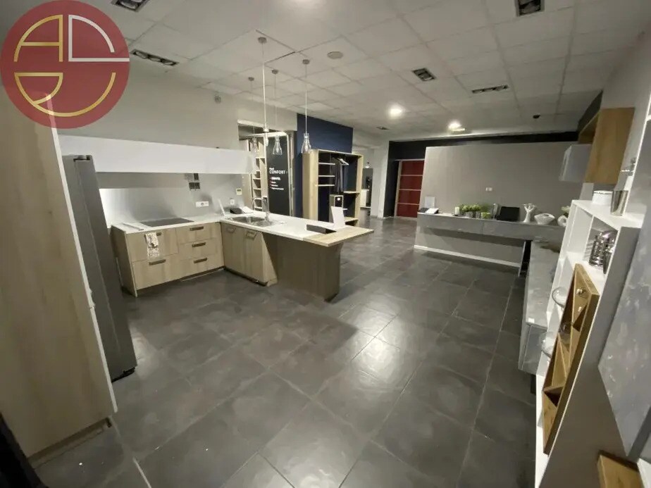 Retail in Portet-sur-Garonne to rent Interior Photo- Image 1 of 7