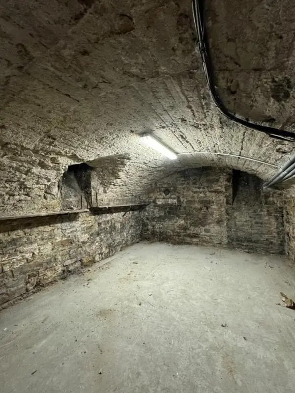 Retail in Lyon to rent Building Photo- Image 1 of 3