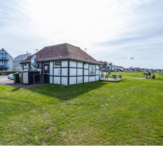 Sea View Cafe Marine Crescent, Whitstable to rent - Building Photo - Image 2 of 3