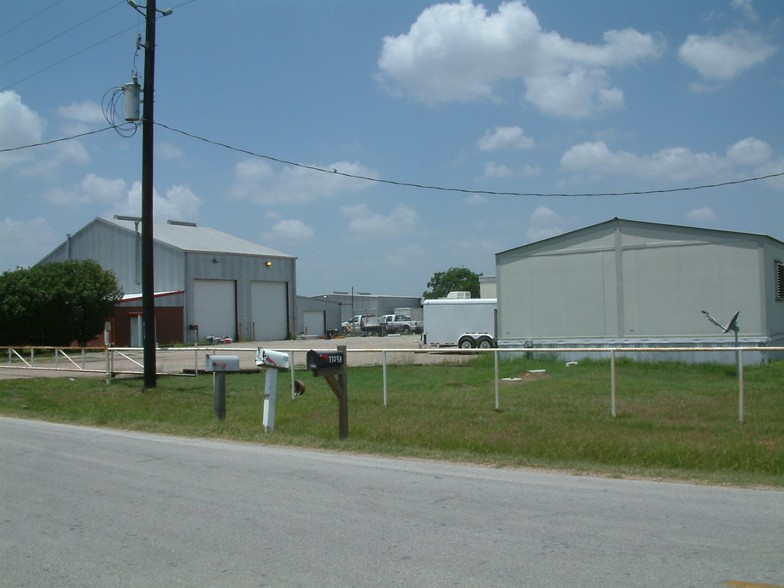 7802 Brinkmeyer Rd, Needville, TX for sale - Primary Photo - Image 1 of 2