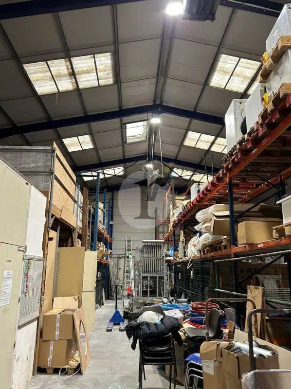 Vente Local d'activités 1 300 m² - Photo 1