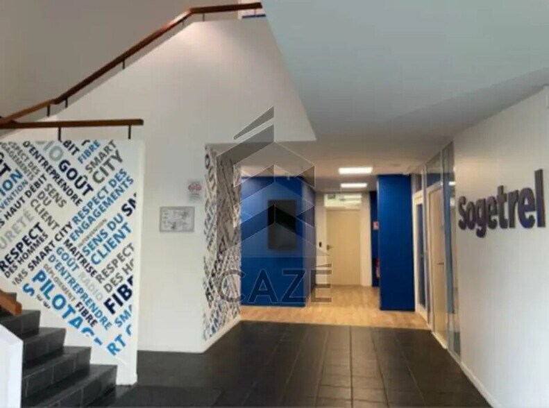 Office in Canéjan to rent - Lobby - Image 3 of 5