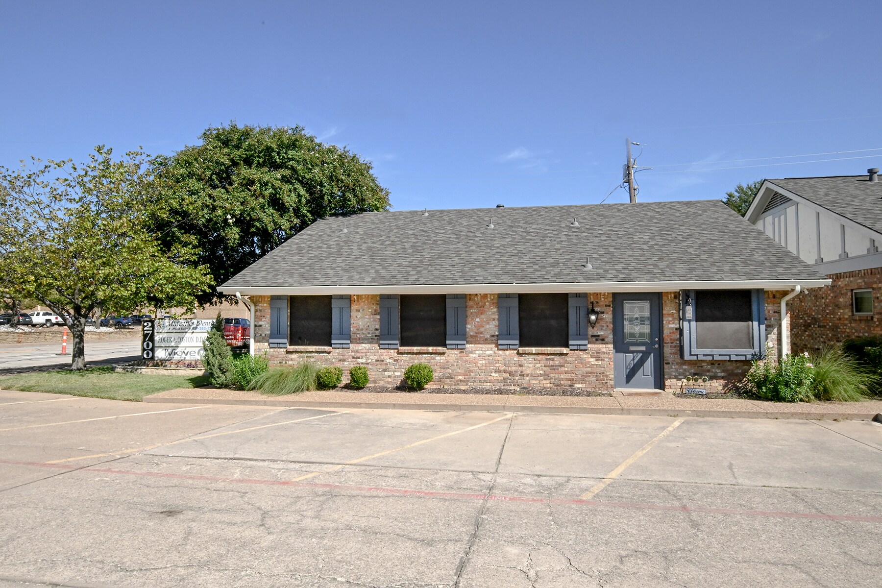 2700 Brown Trl, Bedford, TX for sale Primary Photo- Image 1 of 1