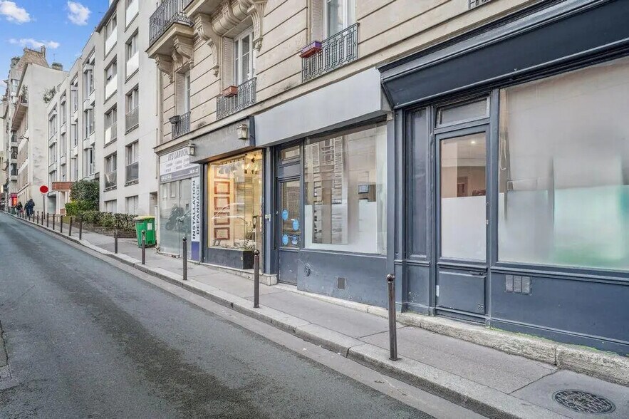 Build-to-Rent in Paris for sale - Building Photo - Image 1 of 7