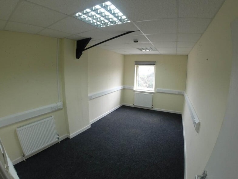 41-43 Liverpool Rd, Manchester to rent - Building Photo - Image 3 of 27