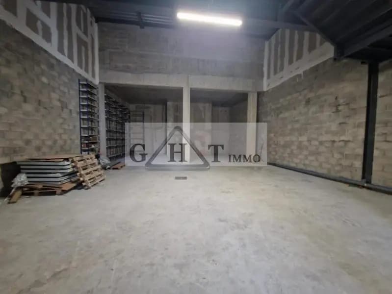 Industrial in Montfermeil to rent Interior Photo- Image 1 of 7