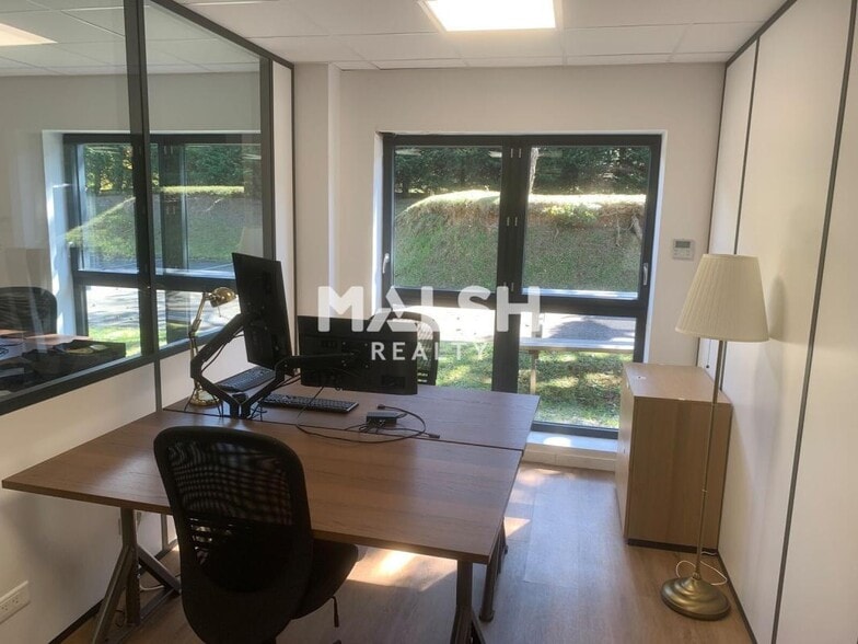 Office in Rillieux-la-Pape to rent - Interior Photo - Image 3 of 14