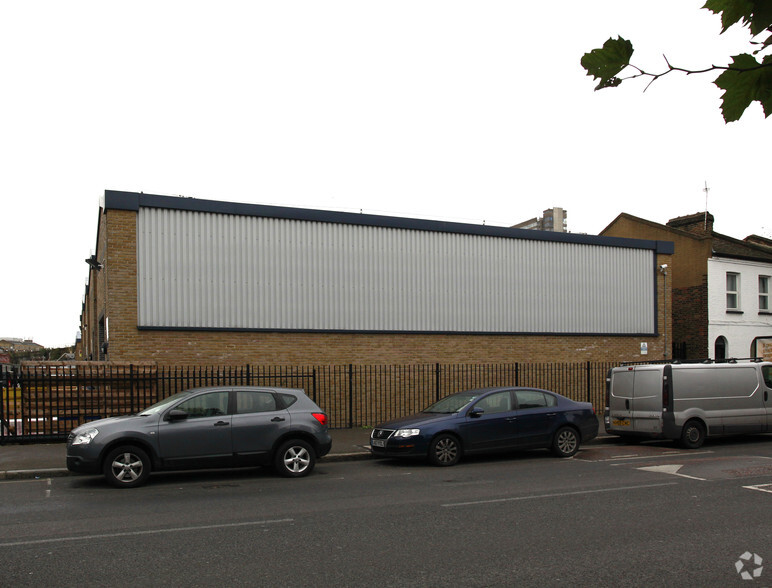 Rotherhithe New Rd, London for rent - Building Photo - Image 2 of 5