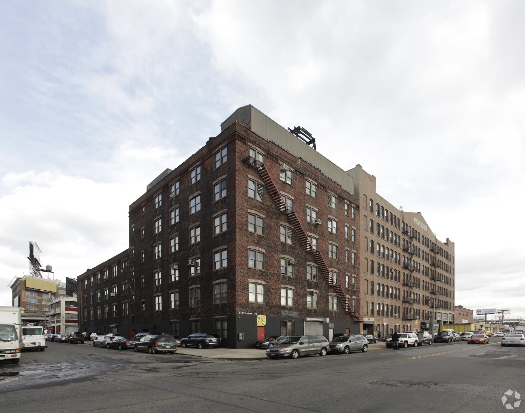 21-07 Borden Ave, Long Island City, NY to rent Primary Photo- Image 1 of 16