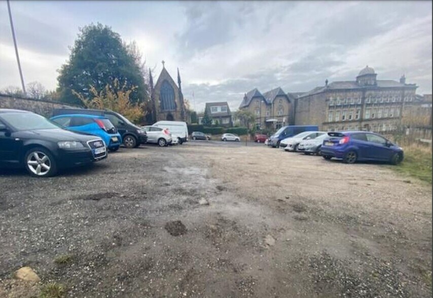 Fitzwilliam St, Huddersfield HD1 5BB UK