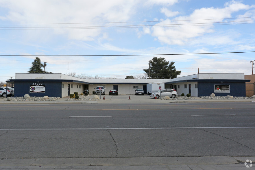 44262 Division St, Lancaster, CA for sale - Primary Photo - Image 1 of 3