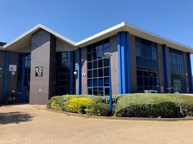 Martinfield, Welwyn Garden City to rent Building Photo- Image 1 of 6